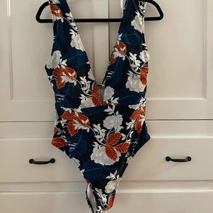 CupShe bathing suit. Brand New w tags and liner. XL